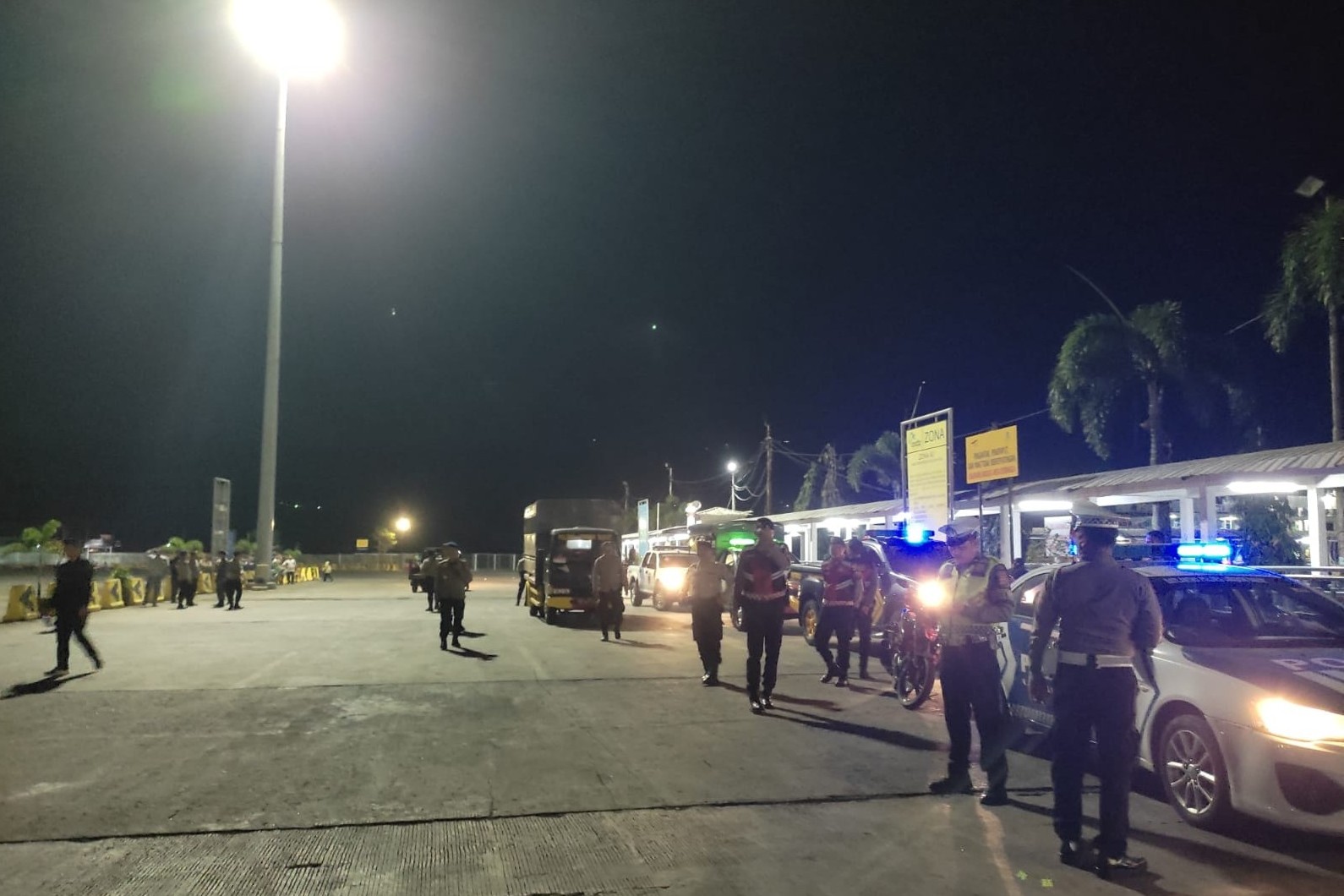 Sinergi Polisi dan Warga: Patroli Preventif di Kecamatan Gerung Jaga Kondusifitas