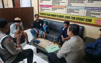 Kru Kapal KMP Parama Kalyani Sigap Selamatkan Penumpang Jatuh ke Laut di Lombok Barat