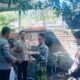 Hadir untuk Warga, Polsek Sekotong Bagikan Bantuan Nutrisi di Dusun Bertong Barat