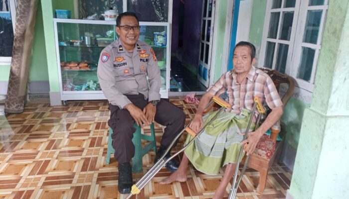 Program Peduli Mantap: Polres Lombok Barat Bantu Warga Lansia di Desa Lembar Selatan