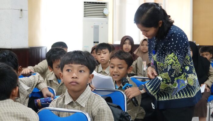 Edukasi Sejak Dini: Siswa SDN 4 Batulayar Barat Belajar 5 Kunci Memilih Pangan Aman di BBPOM Mataram