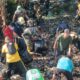 Polsek Narmada dan Muspika Gotong Royong Bersihkan Sungai