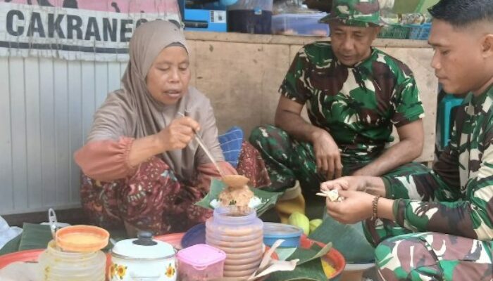 Cerita Inaq Alimudin, Jajakan Cita Rasa Sasak di Lokasi TMMD Ke-126 Kodim 1606 Mataram