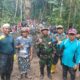 Eratnya Kebersamaan TNI-Polri: Babinsa dan Bhabinkamtibmas Turun Langsung di Pengecoran Jembatan Bersama Warga