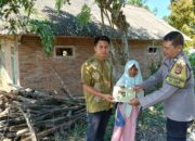 Aksi Nyata Polri: Polsek Sekotong Salurkan Bantuan Sosial di Desa Kedaro Lombok Barat