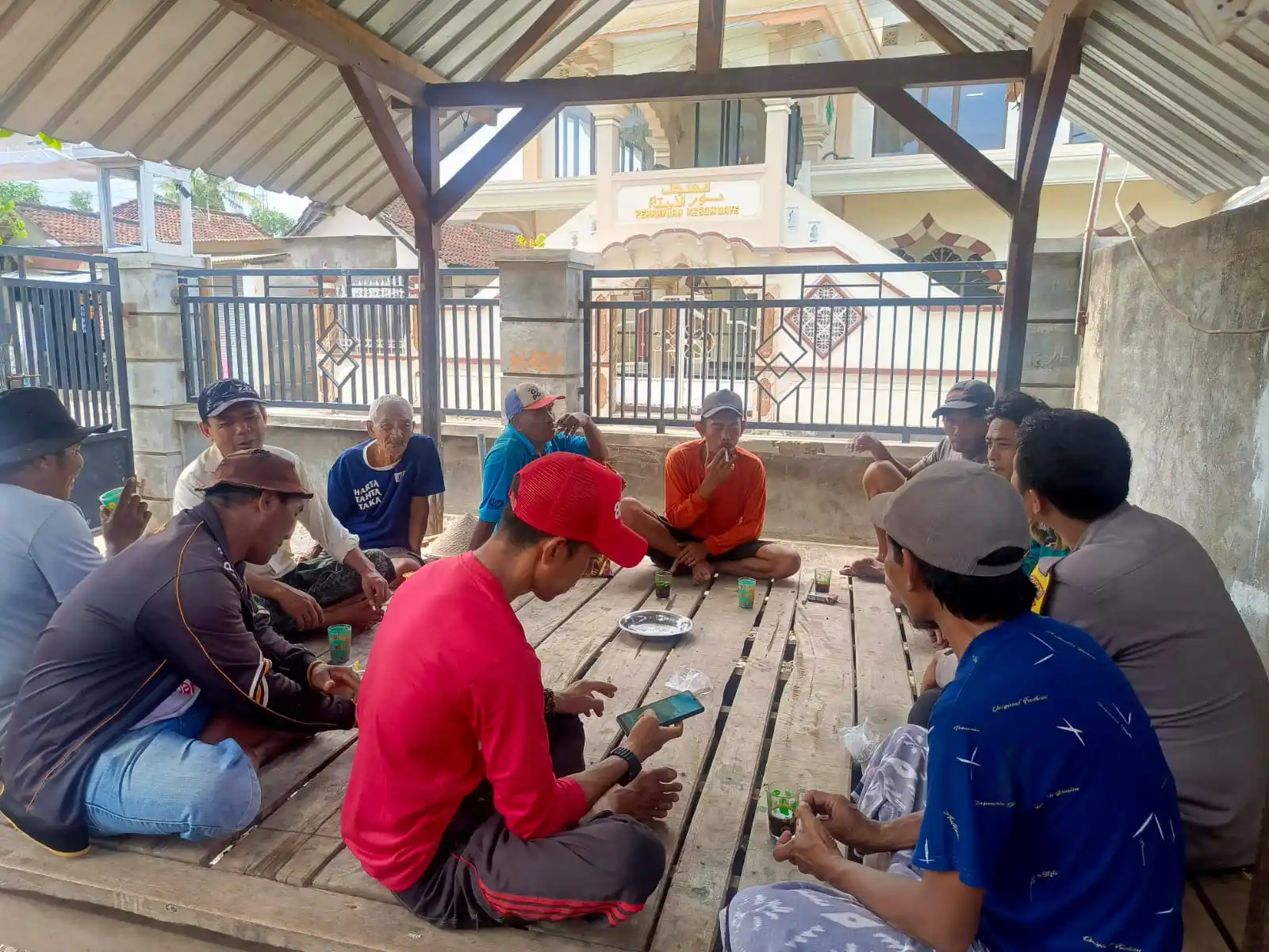 Bhabinkamtibmas Labuapi Buktikan Kehadiran Polri: Jaga Kamtibmas, Dorong Ketahanan Pangan Warga Kerepet