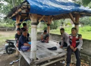 Empat Personel Polsek Sekotong Patroli Dialogis di Gunung Ketapang
