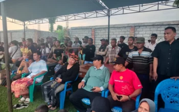 Sinergi Polri dan Warga Sukseskan Peresean HUT Desa Kuripan Timur