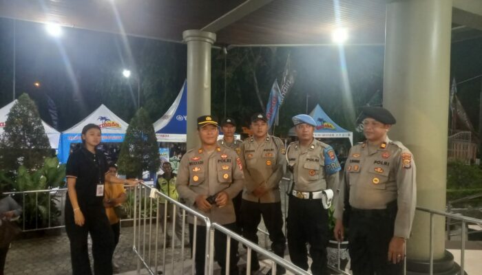 Ibadah Berjalan Khusyuk: Kapolsek Mataram Pimpin Langsung Pengamanan Konser Rohani Nada Syukur di Gereja GPIB