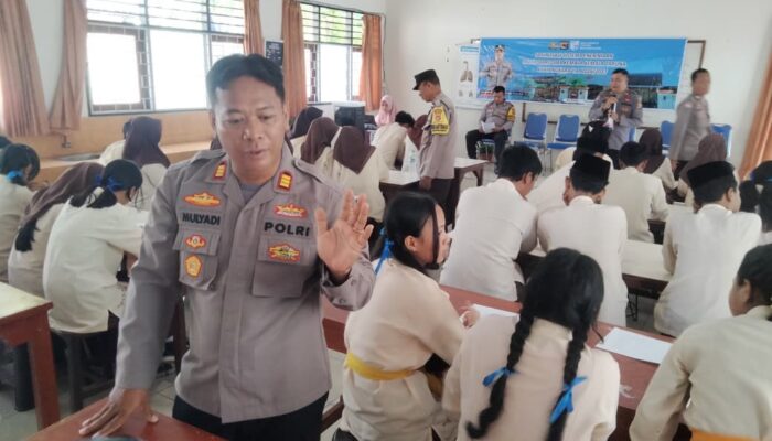 Cetak Kader Pemimpin Masa Depan: Polsek Mataram Sosialisasikan SMA Kemala Taruna Bhayangkara di SMPN 9