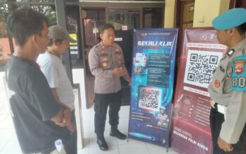 Tingkatkan Kepercayaan Publik: Kapolsek Mataram Sosialisasikan Banner Sekali Klik Propam Gerak Cepat dan WBS