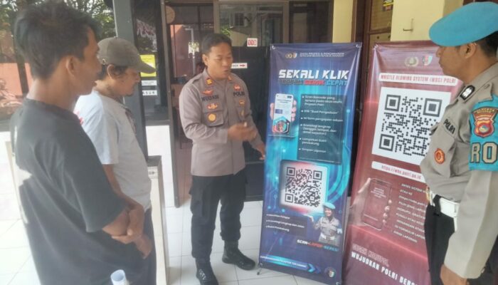 Tingkatkan Kepercayaan Publik: Kapolsek Mataram Sosialisasikan Banner Sekali Klik Propam Gerak Cepat dan WBS