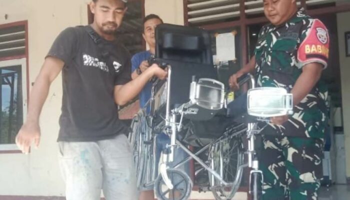 Sinergi TNI dan Dinsos Lobar di Gunungsari: Babinsa Dampingi Penyerahan Kursi Roda, Wujudkan Kepedulian terhadap Penyandang Disabilitas