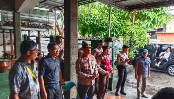 Tegakkan Putusan Hukum: Kapolsek Mataram Kawal Ketat Eksekusi Bangunan di Pagesangan, Pastikan Berjalan Tertib