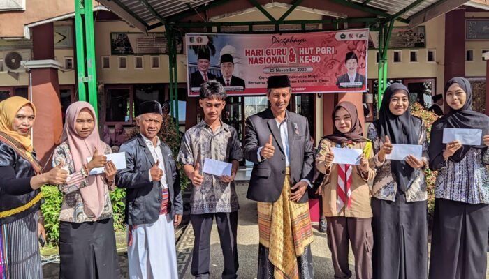 Kepala MAN Lobar beri Apresiasi Reword Guru Inspiratif dan Siswa Kreatif