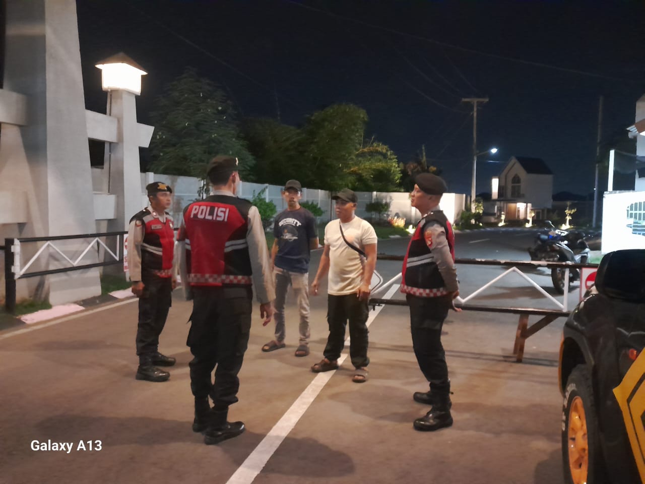 Kunci Keamanan Lingkungan: Patroli Samapta Lobar dan Sosialisasi KEMOS