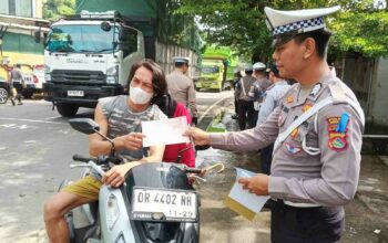 Operasi Zebra Rinjani 2025: Polres Lobar Edukasi Pengendara di Simpang Segenter