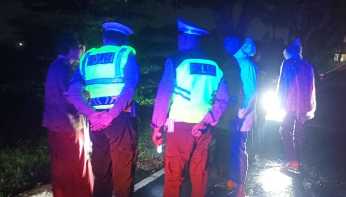 Laporan 110, Nyawa Terselamatkan: Polisi Gerak Cepat Evakuasi Laka Tunggal