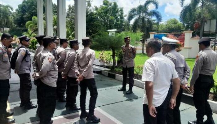 Jaga Ketertiban Publik: Polsek Mataram Amankan Aksi Hearing Aliansi Jaringan Aktivis NTB di Pengadilan Tinggi