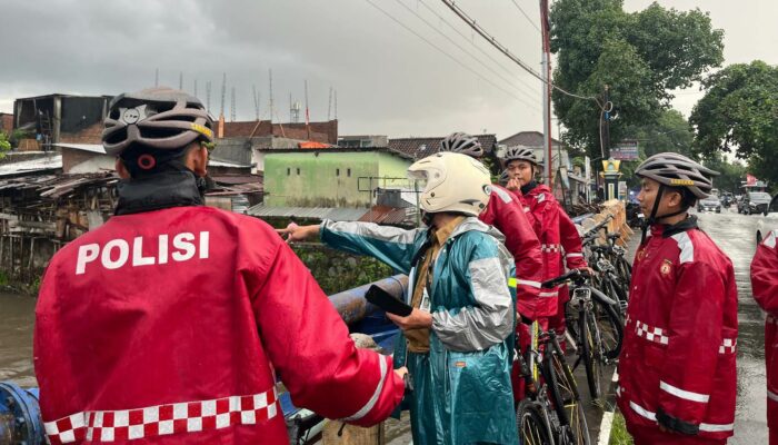 Sat Samapta Polresta Mataram Intensifkan Patroli Cegah Dampak Cuaca Ekstrem, Kawal Keamanan Warga di Pemukiman Pinggir Sungai