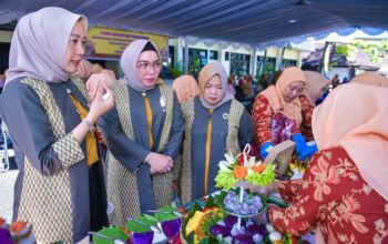 Penuh Kekeluargaan: Lomba Menata Kue Tradisional Meriahkan HUT Ke-26 DWP NTB, Perkuat Kebersamaan Dharma Wanita