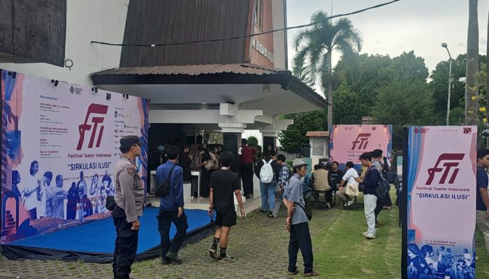 Apresiasi Budaya dan Keamanan: Polsek Mataram Kawal Festival Teater Indonesia, Ciptakan Suasana Kondusif bagi Seniman dan Penonton