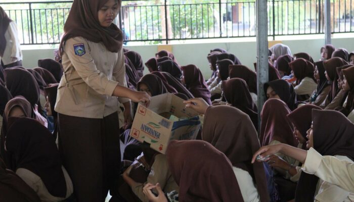 SMKN 7 Mataram Galang Donasi Untuk Korban Banjir Aceh-Sumatra