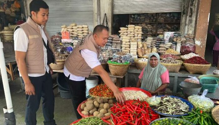 “Pastikan Stok Sembako Aman Jelang Nataru, Satgas Pangan Polda NTB Pantau Langsung Harga di Pasar Tradisional”