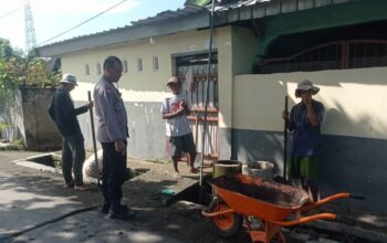 Bhabinkamtibmas Lombok Barat Ajarkan Warga Ubah Pekarangan Jadi Aset Pangan Produktif