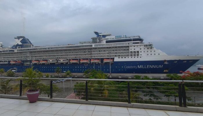 Polisi Amankan Ribuan Wisatawan di Pelabuhan Gilimas