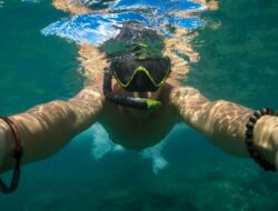 9 Tips Snorkeling Aman untuk Pemula di Perairan Terbuka