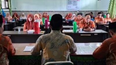 Kepala MTsN 2 Lobar, Gelar Rapat Perdana Koordinasi Program Menuju Madrasah Islami, Unggul dan Prestasi
