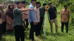 Tim Ilmu Falak UIN Mataram Ukur Arah Kiblat di Musholla Baitul Makmur MTsN 2 Lobar