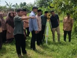 Tim Ilmu Falak UIN Mataram Ukur Arah Kiblat di Musholla Baitul Makmur MTsN 2 Lobar