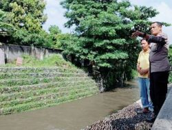 Antisipasi Banjir Pascahujan Lebat, Polsek Mataram Pantau Intensif Debit Sungai Ancar dan Unus