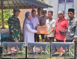 Pastikan Transparansi, Babinsa Dampingi Penyaluran Bantuan Logistik untuk Korban Banjir Sekotong