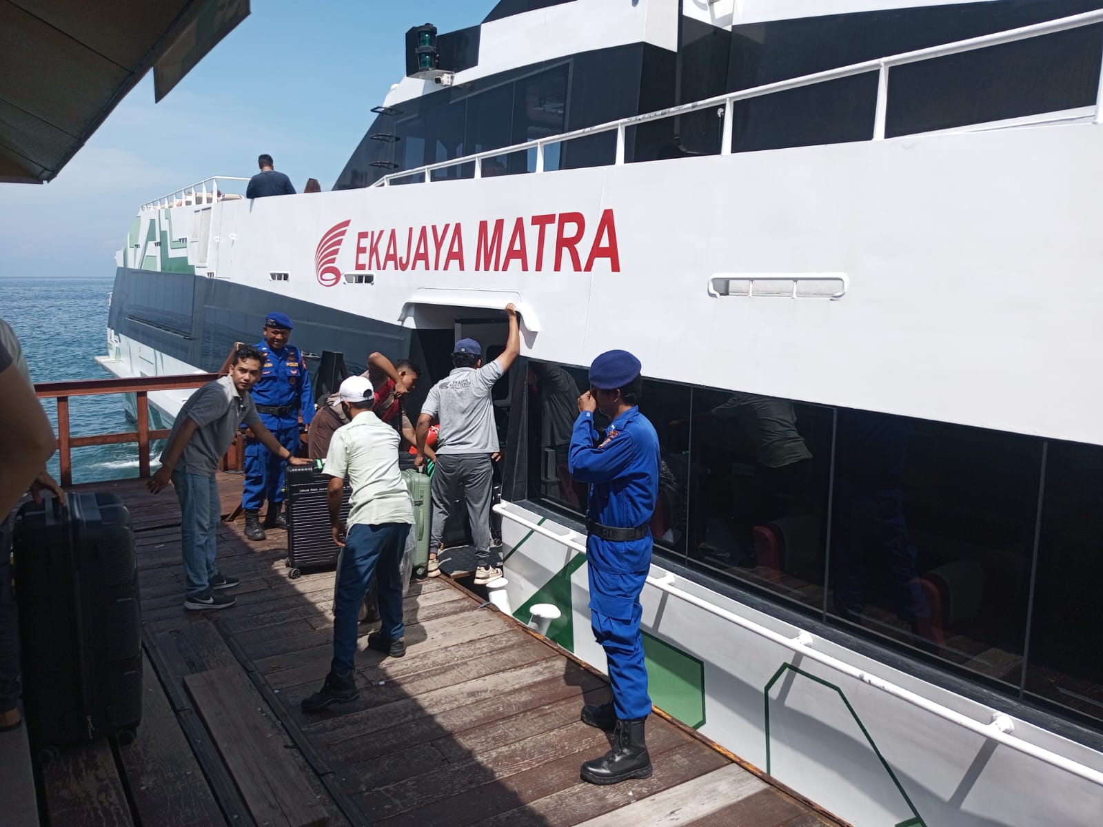 Amankan Wisatawan, Sat Polairud Jaga Ketat Pelabuhan Senggigi