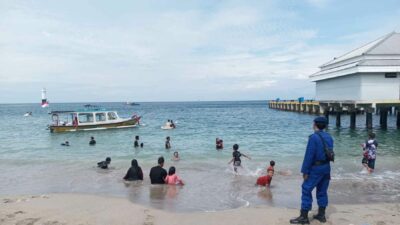 Pantai Senggigi Dijaga Ketat, Polisi Imbau Keselamatan Wisatawan